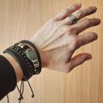 CONJUNTO DE PULSERAS DE CUERO CON DIJE DE SOL CELTA MARRON