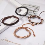 Este set de pulseras vintage es todo lo que necesitas para elevar tu look al instante.