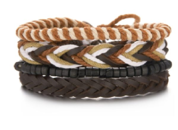 Este set de pulseras vintage es todo lo que necesitas para elevar tu look al instante.