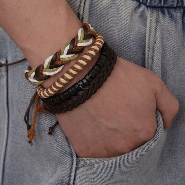 Este set de pulseras vintage es todo lo que necesitas para elevar tu look al instante.