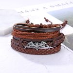 Lleva el poder del Caballero Oscuro en tu muñeca pulseras de cuero marron batman