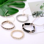 Conjunto de Pulseras de Cuero, Tejidas y Cuentas de Madera Blancas achieve