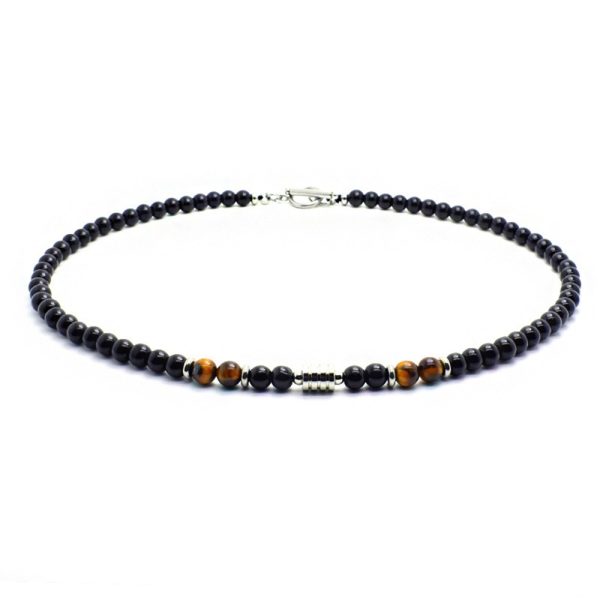 Collar elegante de ónix negro con 4 cuentas de ojo de tigre y cierre en acero inoxidable. Diseño unisex ideal para estilo diario o como regalo significativo.