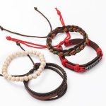 Refuerza tu estilo y tu actitud con nuestra exclusiva Pulsera Multicapa “Believe”, un accesorio moderno que combina cuero premium, cuentas naturales y detalles en hilo rojo para atraer protección, confianza y buena energía.
