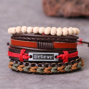 Refuerza tu estilo y tu actitud con nuestra exclusiva Pulsera Multicapa “Believe”, un accesorio moderno que combina cuero premium, cuentas naturales y detalles en hilo rojo para atraer protección, confianza y buena energía.