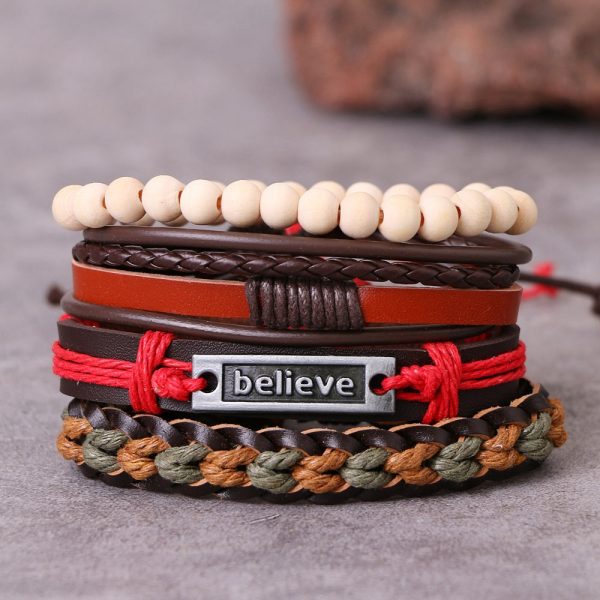 Refuerza tu estilo y tu actitud con nuestra exclusiva Pulsera Multicapa “Believe”, un accesorio moderno que combina cuero premium, cuentas naturales y detalles en hilo rojo para atraer protección, confianza y buena energía.