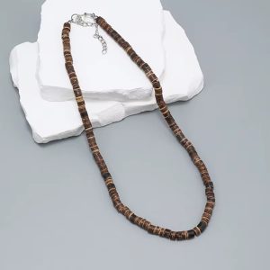 Shakira de africana7 Descubre una pieza única que combina tradición, naturaleza y estilo: nuestro collar artesanal africano de cerámica y coco, pensado para quienes buscan un complemento con alma, carácter y autenticidad.