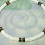 Collar artesanal de piedra blanca natural — elegante, minimalista y con espíritu boho. Perfecto para looks casuales, urbanos o veraniegos.