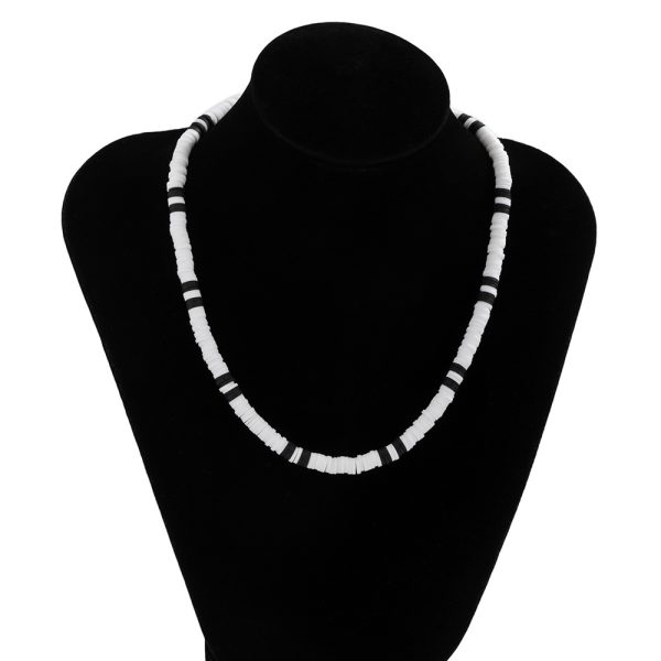 Collar artesanal de piedra blanca natural — elegante, minimalista y con espíritu boho. Perfecto para looks casuales, urbanos o veraniegos.
