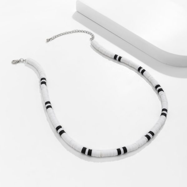 Collar artesanal de piedra blanca natural — elegante, minimalista y con espíritu boho. Perfecto para looks casuales, urbanos o veraniegos.