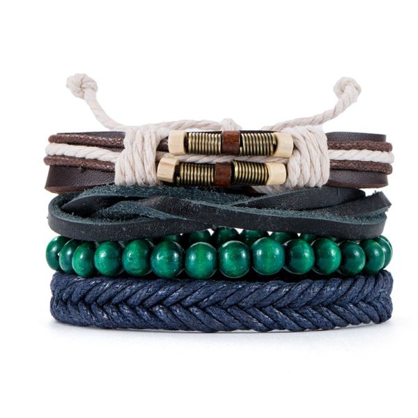 Este set de pulseras trenzadas y de cuentas mezcla tonos azul, verde y marrón con detalles en cuero y acabado artesanal que le dan un look auténtico, moderno y versátil.