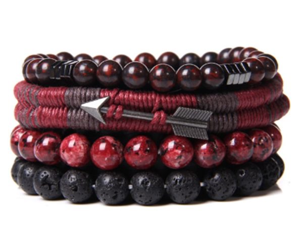 Eleva tu look con este set exclusivo de 4 pulseras que combinan carácter, energía y masculinidad en cada detalle. Incluye: ✔ Pulseras de piedras naturales en tonos rojo intenso y negro volcánico