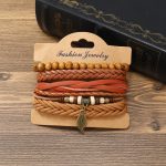 Dale vida a tu outfit con esta pulsera hecha a mano, que combina cuero trenzado, hilos suaves y cuentas naturales en tonos café ☕✨. Un accesorio único que aporta personalidad y textura a tu look diario