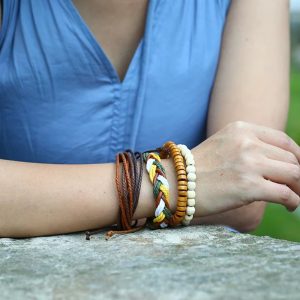 pulsera de cuero trenzado1 Luce tu estilo único con nuestra Pulsera Artesanal Boho!