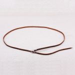 Nuestra pulsera larga de cuero envuelve tu muñeca con palabras que inspiran: Dream • Love • Believe • Peace • Imagine
