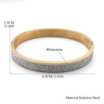Inspirado en el lujo de la alta joyería, este brazalete combina la fuerza del acero inoxidable con un pavé de micro-cristales que capturan la luz desde cualquier ángulo, creando un efecto hipnótico que parece sacado de una constelación.