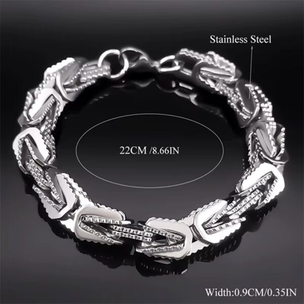 Si buscas un accesorio que transmita fuerza, carácter y elegancia, esta pulsera es para ti. Diseñada para quienes no pasan desapercibidos, esta pieza combina un estilo moderno con acabados de alto nivel que elevan cualquier outfit al siguiente nivel.