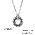 El Collar Rune Viking está inspirado en las antiguas runas nórdicas, símbolos cargados de poder, destino y protección. Cada detalle representa fuerza interior, determinación y el espíritu de aquellos que enfrentaban la vida sin miedo.