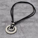 COLLAR DE CUERO Y DOBLE ARO METALICO