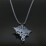 collar de dragón en acero inoxidable está inspirado en una de las criaturas más poderosas de la mitología.
