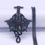 collar de dragón en acero inoxidable está inspirado en una de las criaturas más poderosas de la mitología.