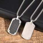 Los Collares “Black Carbon Elite” llegan para ofrecerte dos diseños exclusivos en una misma colección, pensados para quienes buscan elegancia moderna con un toque agresivo y sofisticado.