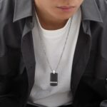 Los Collares “Black Carbon Elite” llegan para ofrecerte dos diseños exclusivos en una misma colección, pensados para quienes buscan elegancia moderna con un toque agresivo y sofisticado.