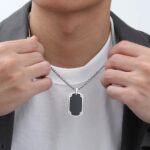 Los Collares “Black Carbon Elite” llegan para ofrecerte dos diseños exclusivos en una misma colección, pensados para quienes buscan elegancia moderna con un toque agresivo y sofisticado.