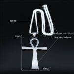 El Collar Ankh Eternal está inspirado en uno de los símbolos más poderosos de la historia: la cruz egipcia de la vida, conocida como Ankh. Este emblema ha sido asociado durante siglos con la eternidad, la energía vital y el poder espiritual.