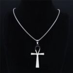 El Collar Ankh Eternal está inspirado en uno de los símbolos más poderosos de la historia: la cruz egipcia de la vida, conocida como Ankh. Este emblema ha sido asociado durante siglos con la eternidad, la energía vital y el poder espiritual.