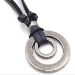 COLLAR DE CUERO Y DOBLE ARO METALICO