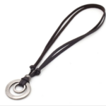 COLLAR DE CUERO Y DOBLE ARO METALICO