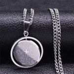 El Collar “Fe Inquebrantable” es mucho más que un complemento: es un símbolo de protección, fortaleza y conexión espiritual que te acompaña todos los días. Diseñado para quienes creen, luchan y avanzan con determinación, este collar combina elegancia moderna con un significado profundo.
