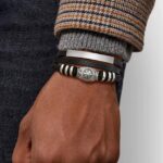 PULSERA DE CUERO MULTICAPA – ESTILO MODERNO Y PODEROSO 🔥 Eleva tu estilo con esta pulsera de cuero trenzado premium, diseñada para hombres que quieren proyectar seguridad, elegancia y personalidad en cada detalle.