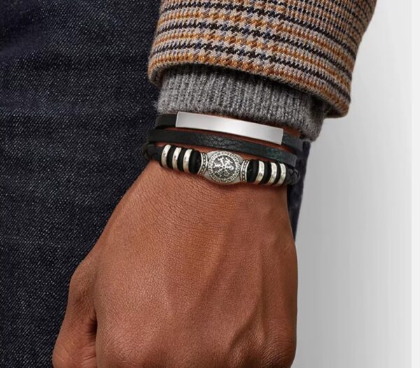 PULSERA DE CUERO MULTICAPA – ESTILO MODERNO Y PODEROSO 🔥 Eleva tu estilo con esta pulsera de cuero trenzado premium, diseñada para hombres que quieren proyectar seguridad, elegancia y personalidad en cada detalle.