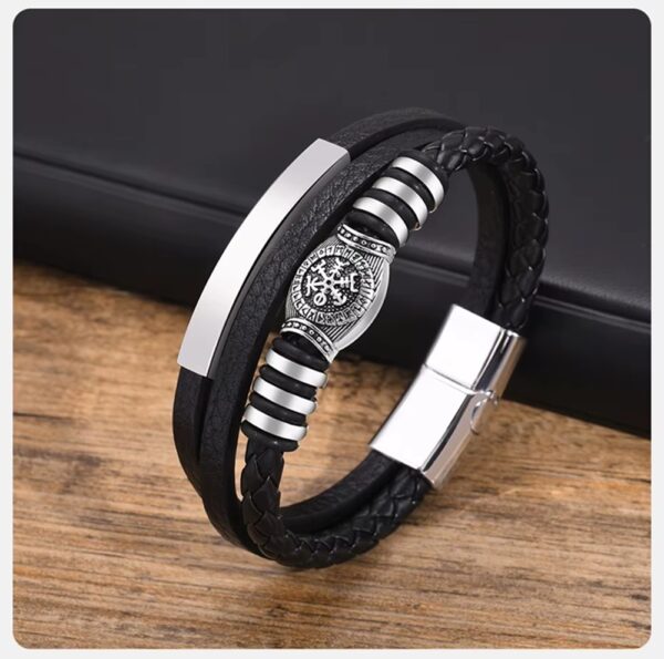 PULSERA DE CUERO MULTICAPA – ESTILO MODERNO Y PODEROSO 🔥 Eleva tu estilo con esta pulsera de cuero trenzado premium, diseñada para hombres que quieren proyectar seguridad, elegancia y personalidad en cada detalle.