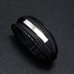 Un accesorio diseñado para hombres que entienden que los pequeños detalles hacen una gran diferencia. Esta pulsera de cuero trenzado multicapa combina elegancia, carácter y un diseño moderno que eleva cualquier outfit en segundos.