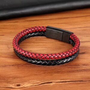 Su trenzado detallado y su cierre metálico de alta calidad hacen que esta pulsera sea el complemento ideal para cualquier ocasión. 💥 Disponible en dos estilos ✔ Rojo con negro (impactante y moderno) ✔ Rojo completo (audaz y elegante)