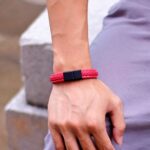 NUEVA PULSERA DE CUERO PREMIUM Eleva tu estilo con esta pulsera de cuero trenzado de alta calidad, diseñada para quienes quieren destacar con un accesorio moderno, elegante y lleno de personalidad