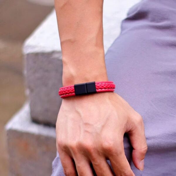 NUEVA PULSERA DE CUERO PREMIUM Eleva tu estilo con esta pulsera de cuero trenzado de alta calidad, diseñada para quienes quieren destacar con un accesorio moderno, elegante y lleno de personalidad