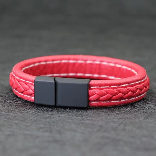 NUEVA PULSERA DE CUERO PREMIUM Eleva tu estilo con esta pulsera de cuero trenzado de alta calidad, diseñada para quienes quieren destacar con un accesorio moderno, elegante y lleno de personalidad