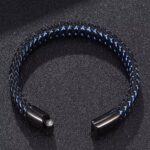 Nuestra pulsera combina cuero de alta calidad con acero inoxidable, creando un accesorio elegante, resistente y moderno que puedes usar todos los días