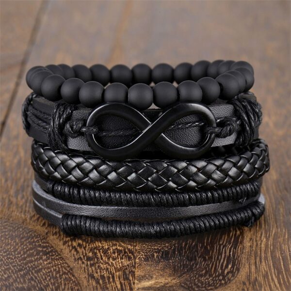 Esta elegante pulsera multicapa de cuero con símbolo infinito combina un diseño moderno con un significado profundo. El símbolo ∞ representa algo que no tiene principio ni final, y en joyería suele expresar amor eterno, amistad duradera y potencial ilimitado