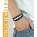 La Pulsera “Black Fusion Supreme” es la combinación perfecta entre elegancia, fuerza y modernidad. Diseñada para hombres que cuidan cada detalle, esta pieza fusiona múltiples texturas en un solo accesorio: cuero trenzado, acabado liso y detalles metálicos que crean un look sofisticado y dominante.