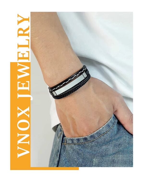 La Pulsera “Black Fusion Supreme” es la combinación perfecta entre elegancia, fuerza y modernidad. Diseñada para hombres que cuidan cada detalle, esta pieza fusiona múltiples texturas en un solo accesorio: cuero trenzado, acabado liso y detalles metálicos que crean un look sofisticado y dominante.