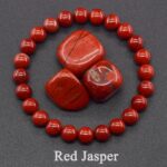 El jaspe rojo es una piedra natural reconocida desde la antigüedad por simbolizar valor, estabilidad y vitalidad. Muchas culturas la consideraban una piedra de protección y energía, ideal para personas decididas que quieren avanzar con seguridad hacia sus metas.