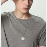 ✨ **COLLAR “SAN BENITO PROTECTOR” – FE, ESTILO Y PROTECCIÓN EN TODO MOMENTO** ✨ Lleva contigo más que un accesorio… lleva un símbolo de protección poderosa 🙏 Este elegante collar con medalla de **San Benito** es reconocido por su significado espiritual, ideal para quienes buscan protección, fe y un estilo sobrio pero impactante. 🛡️ **Un símbolo que protege** La medalla de San Benito es conocida mundialmente por su poder contra energías negativas, brindando seguridad, paz y fortaleza espiritual a quien la porta. 💎 **Elegancia que combina con todo** Su diseño minimalista en acabado plateado lo convierte en una pieza versátil, perfecta para uso diario o para complementar cualquier outfit con un toque significativo. 📏 **Características del producto:** * Material: Acero inoxidable de alta calidad (resistente y duradero) * Color: Plateado (también disponible en dorado) * Diámetro del dije: 25.8 mm * Largo de cadena: 60 cm * Peso: 8.16 g * Diseño: Medalla de San Benito grabada con detalles finos * Garantía: 30 días (satisfacción asegurada) 🔥 **¿Por qué debes tenerlo?** Porque no solo mejora tu estilo… también te brinda una sensación de protección y confianza todos los días. Es ideal para personas que valoran la fe y quieren llevarla consigo en todo momento. 🎁 **Un regalo con significado real** Perfecto para obsequiar a alguien especial, transmitiendo un mensaje de cuidado, protección y bendición. ⚠️ **Alta demanda – Stock limitado** Este tipo de accesorios espirituales está en tendencia. No te quedes sin el tuyo. 👉 **Ordénalo ahora y lleva contigo un símbolo de protección y fe todos los días** 🙌