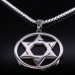 Collar de acero inoxidable con escudo de estrella de David para hombres y mujeres, collar con colgante de hexagrama de Color plateado,