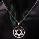 Collar de acero inoxidable con escudo de estrella de David para hombres y mujeres, collar con colgante de hexagrama de Color plateado,