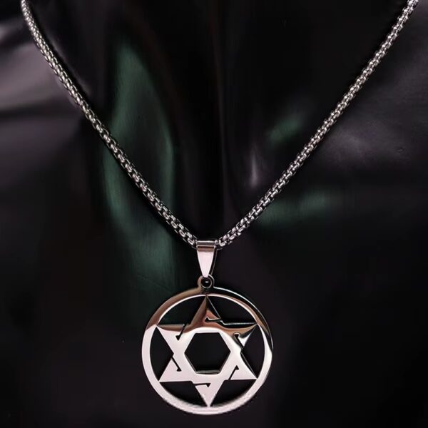 Collar de acero inoxidable con escudo de estrella de David para hombres y mujeres, collar con colgante de hexagrama de Color plateado,